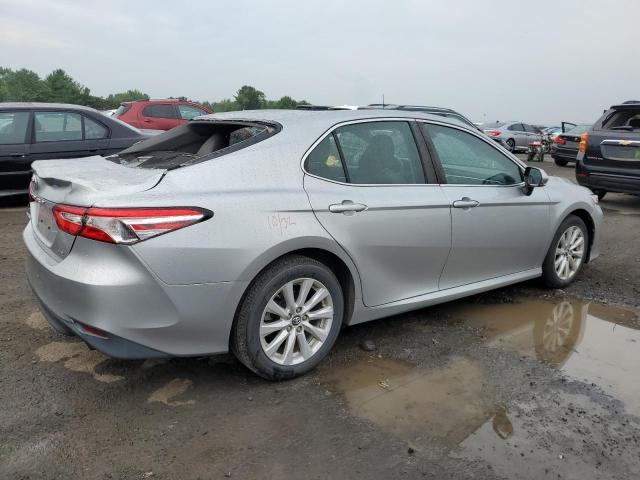 VIN 4T1B11HKXJU609958 2018 Toyota Camry, L no.3