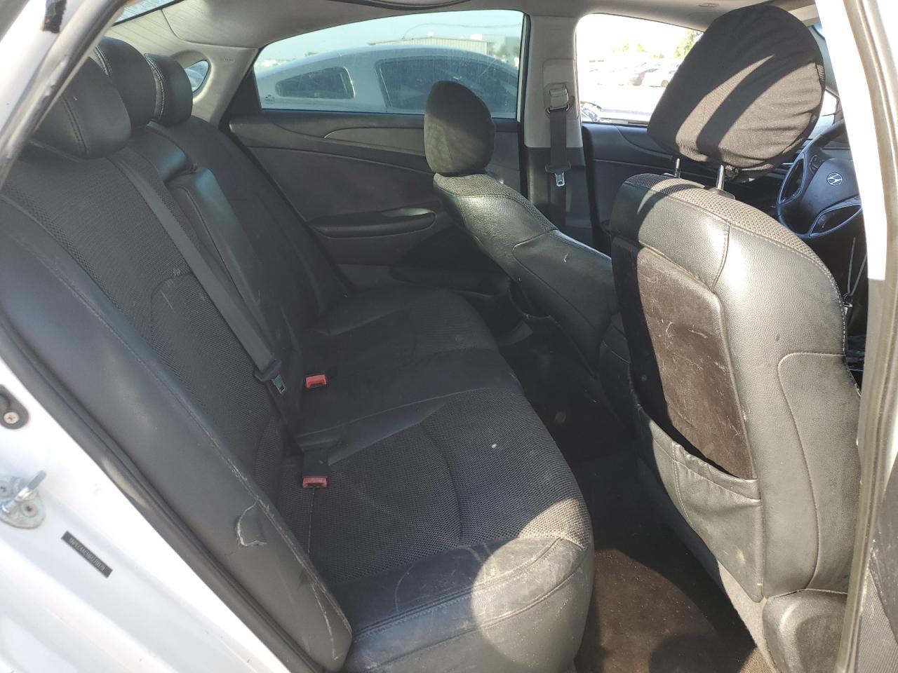 5NPEC4AC1BH270079 2011 Hyundai Sonata Se