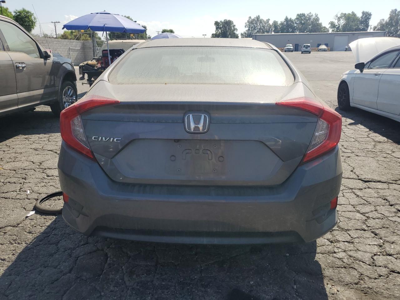 2018 Honda Civic Lx vin: 2HGFC2F5XJH596040