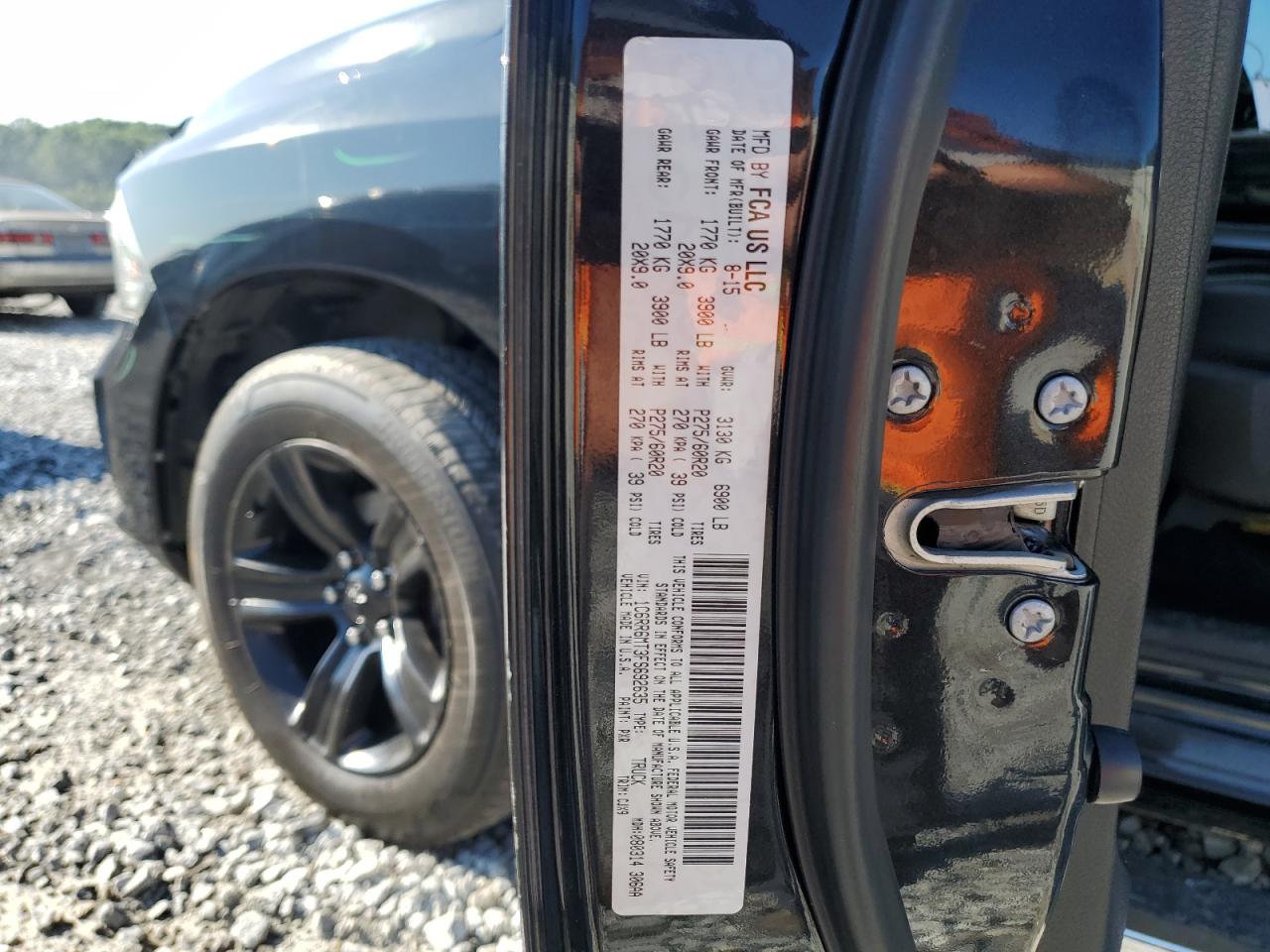 1C6RR6MT3FS692635 2015 Ram 1500 Sport