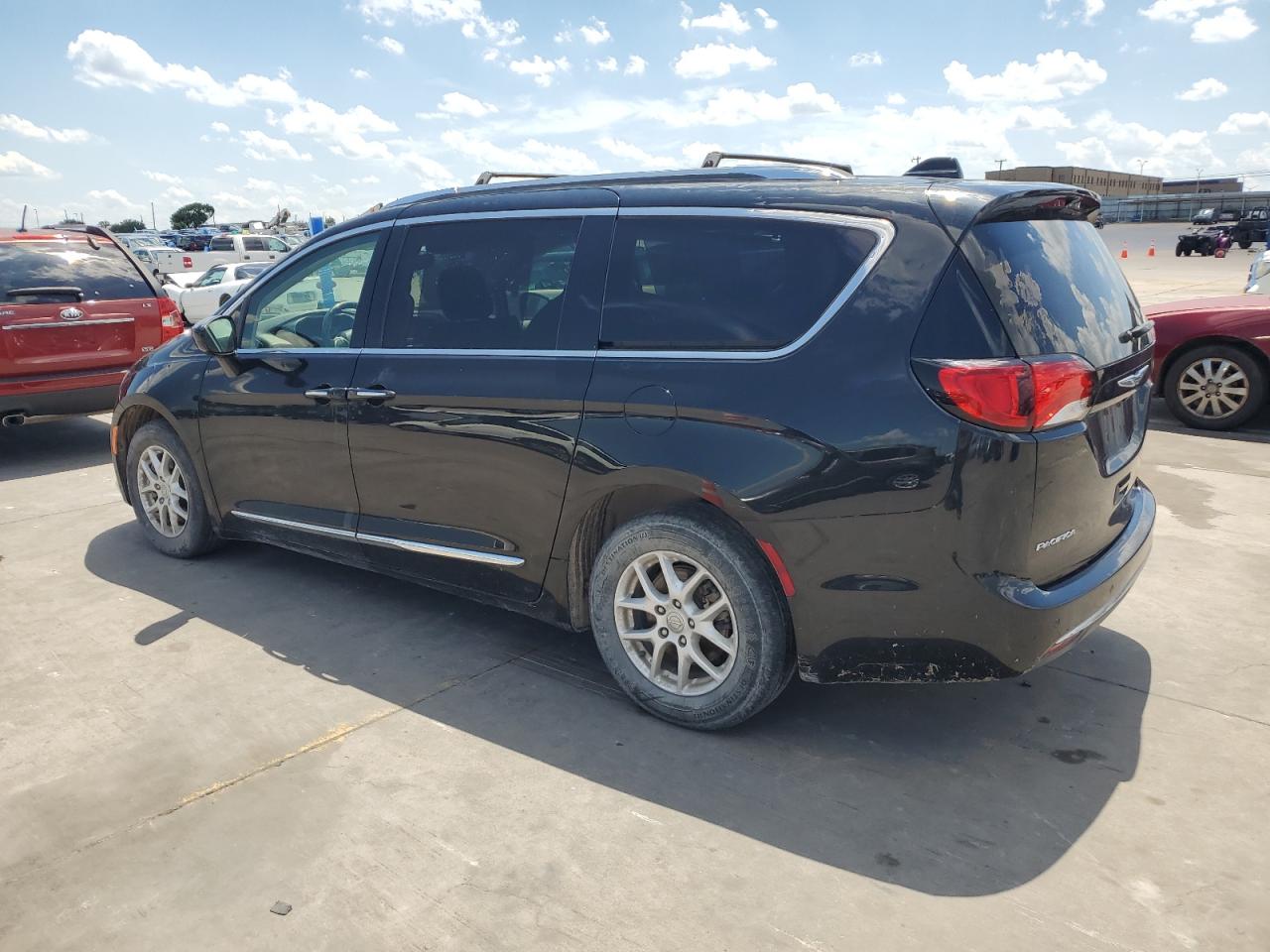 2020 Chrysler Pacifica Touring L vin: 2C4RC1BG2LR215582