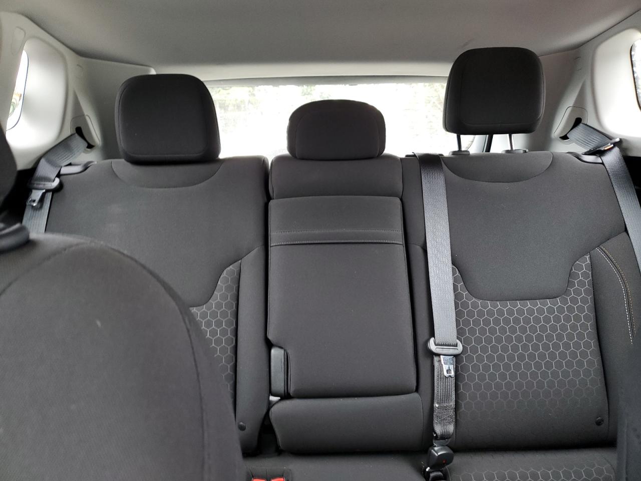 3C4NJCAB7JT137347 2018 Jeep Compass Sport