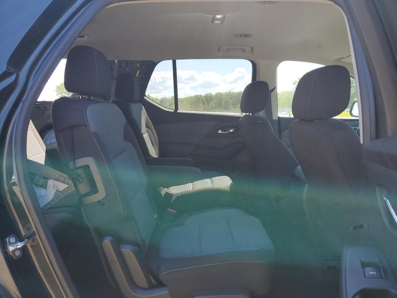 1GNEVGKW8KJ101700 2019 Chevrolet Traverse Lt