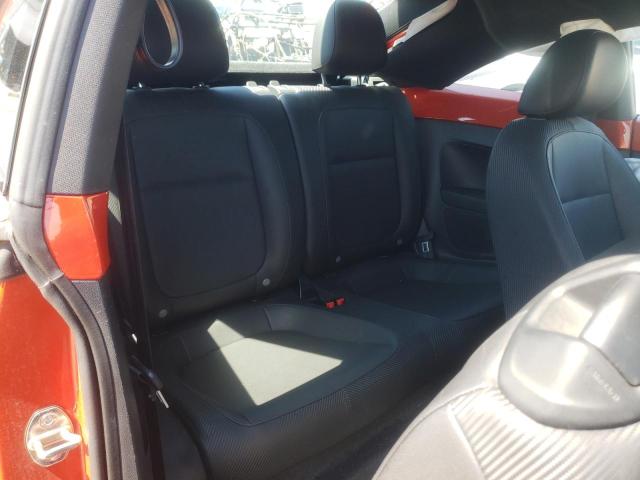 2018 VOLKSWAGEN BEETLE SE 3VWJD7AT3JM710788
