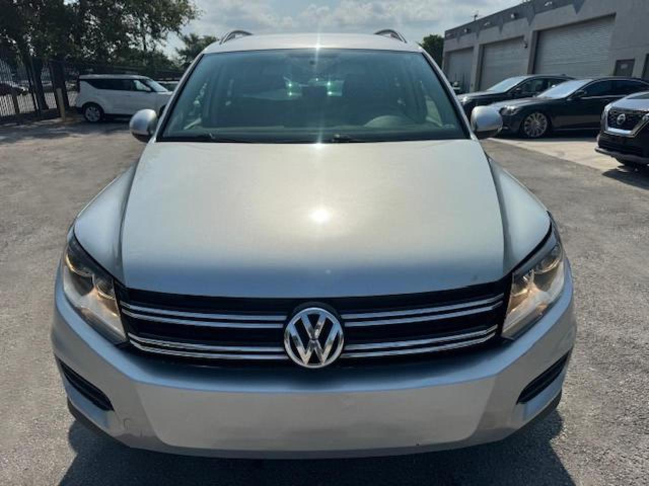 2015 Volkswagen Tiguan S vin: WVGAV7AX2FW591945