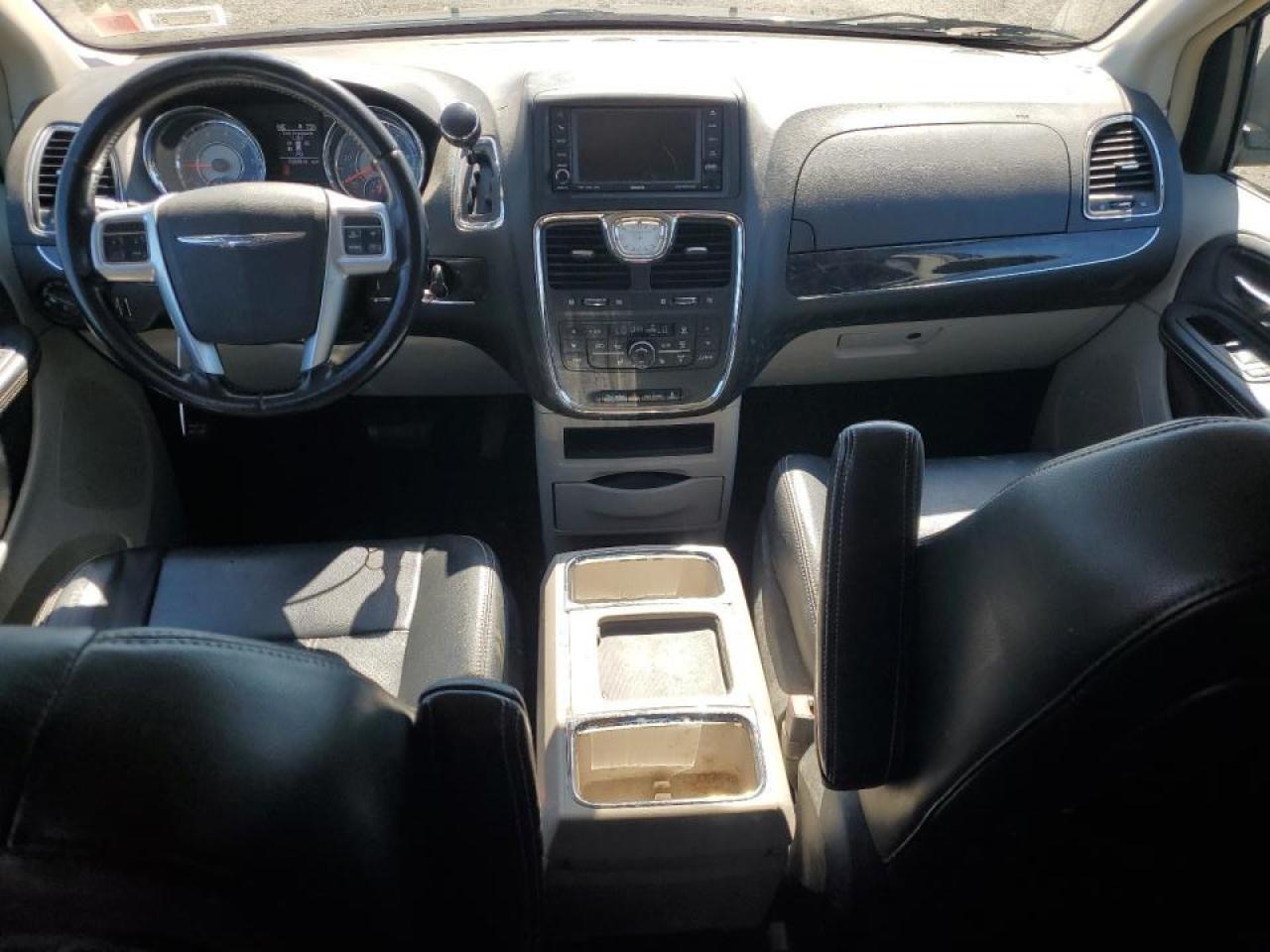 2A4RR8DG6BR759533 2011 Chrysler Town & Country Touring L