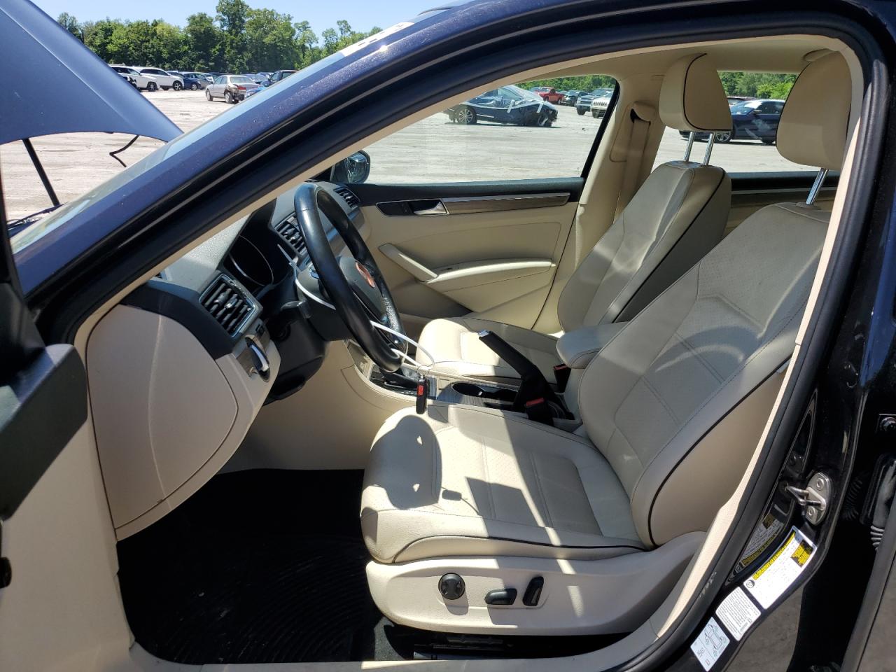 1VWBA7A38JC002647 2018 Volkswagen Passat Se