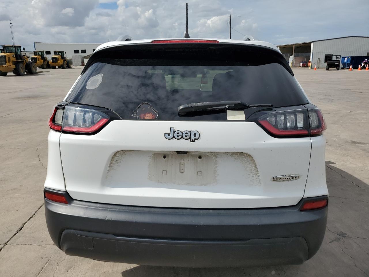 1C4PJLCB4KD175499 2019 Jeep Cherokee Latitude