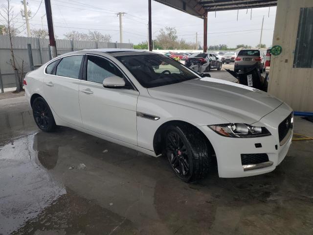 VIN SAJBD4BV4HCY44941 2017 Jaguar XF, Premium no.4