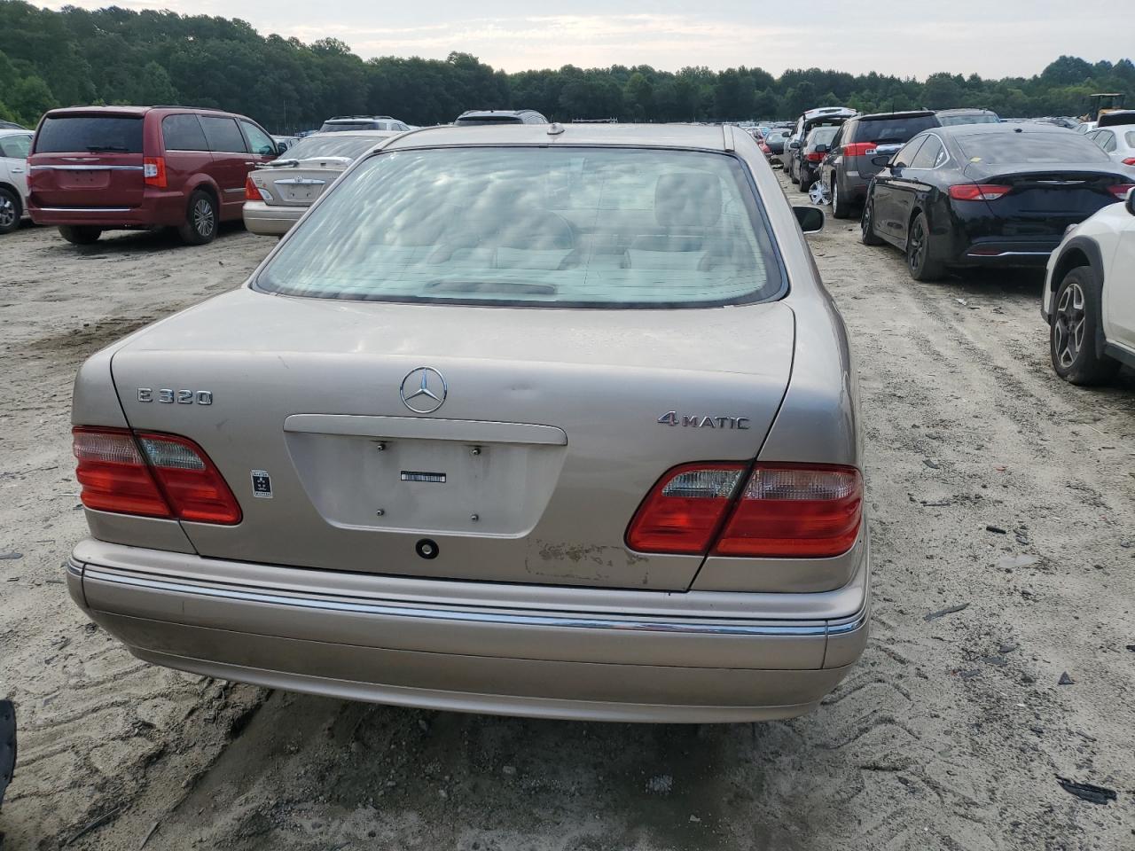 WDBJF82J4YX035617 2000 Mercedes-Benz E 320 4Matic