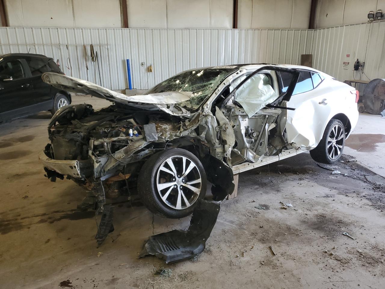  Salvage Nissan Maxima