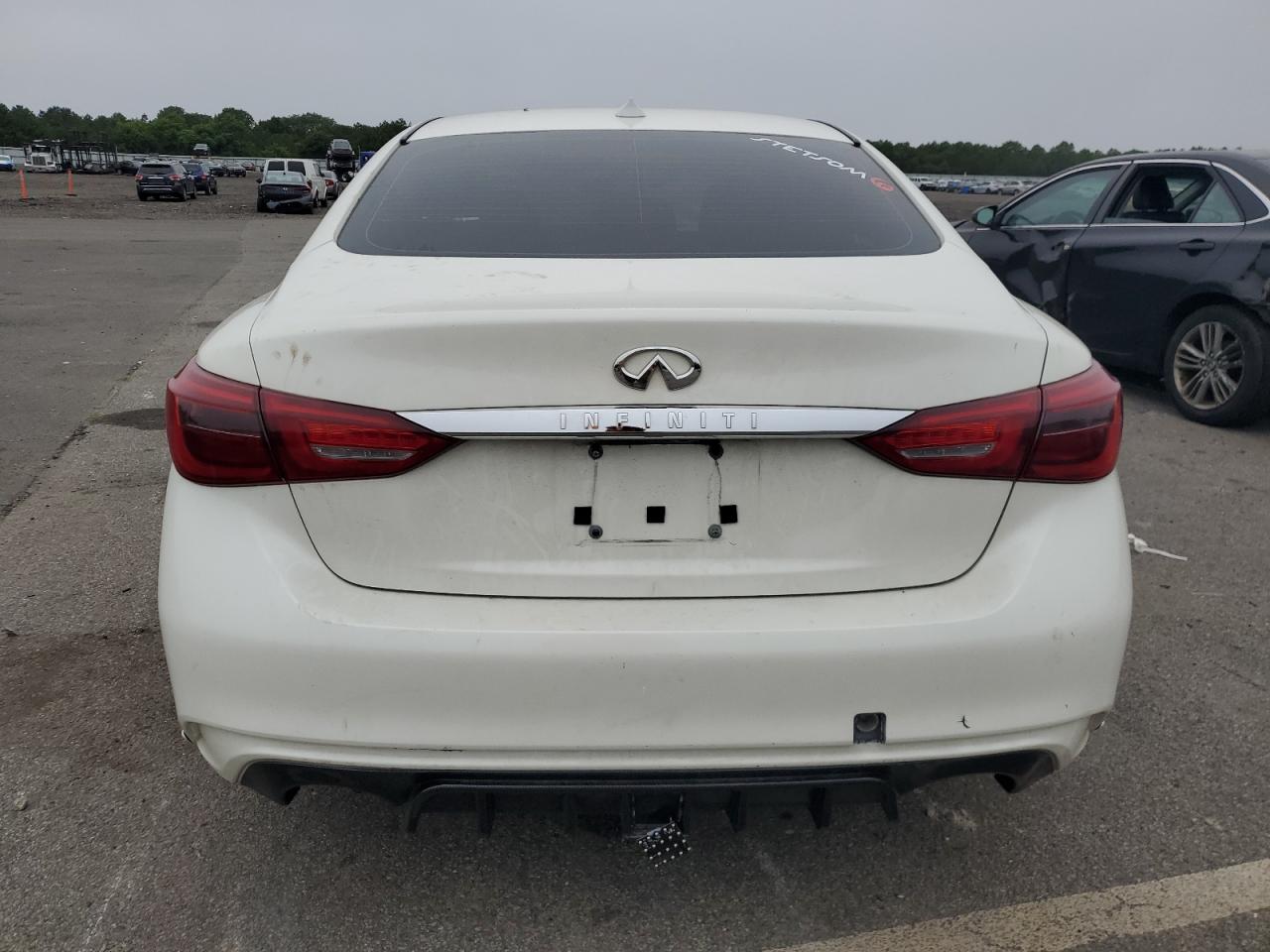 2018 Infiniti Q50 Luxe vin: JN1EV7AR1JM432607