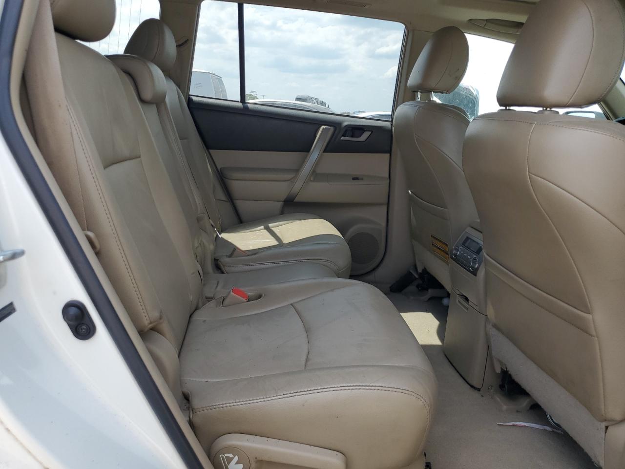 5TDKK3EH5AS007494 2010 Toyota Highlander Se