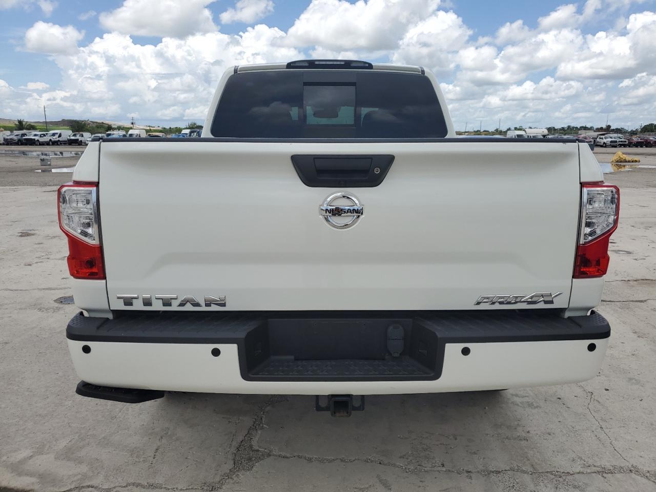 1N6AA1E59HN566715 2017 Nissan Titan Sv