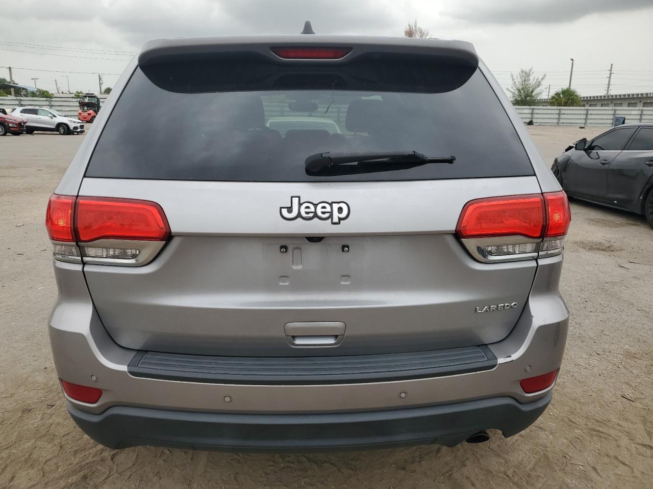 1C4RJEAG2HC702201 2017 Jeep Grand Cherokee Laredo