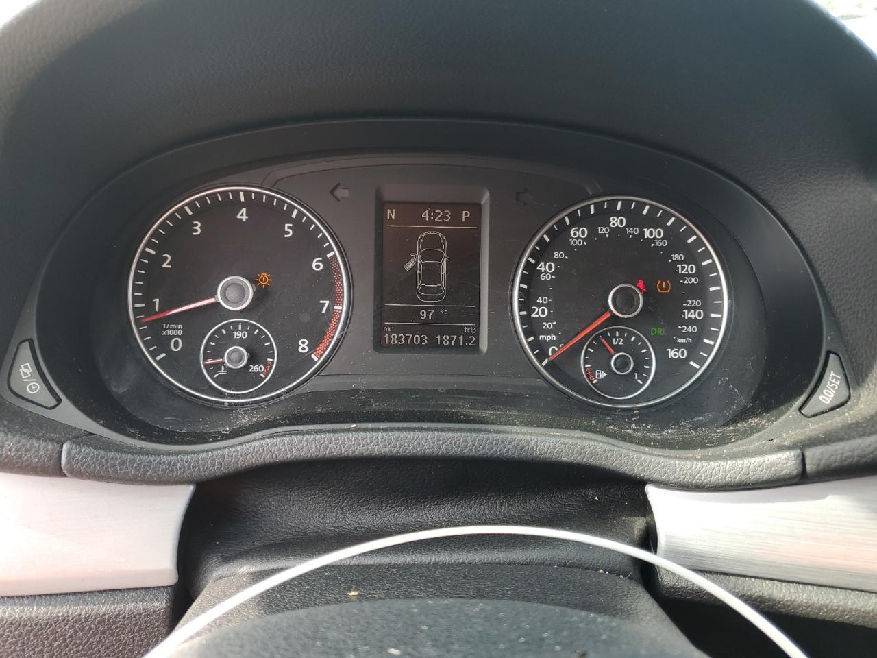 1VWBP7A3XDC084934 2013 Volkswagen Passat Se