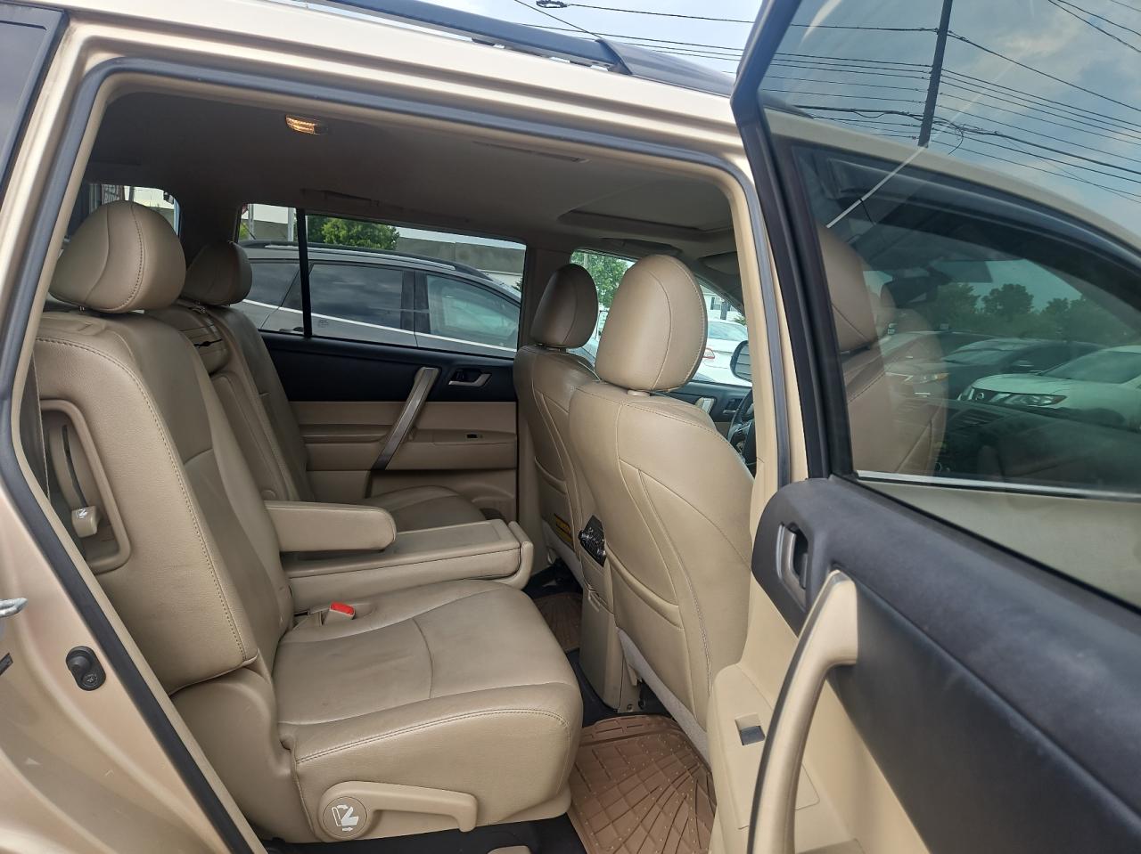 5TDBK3EH5BS074467 2011 Toyota Highlander Base