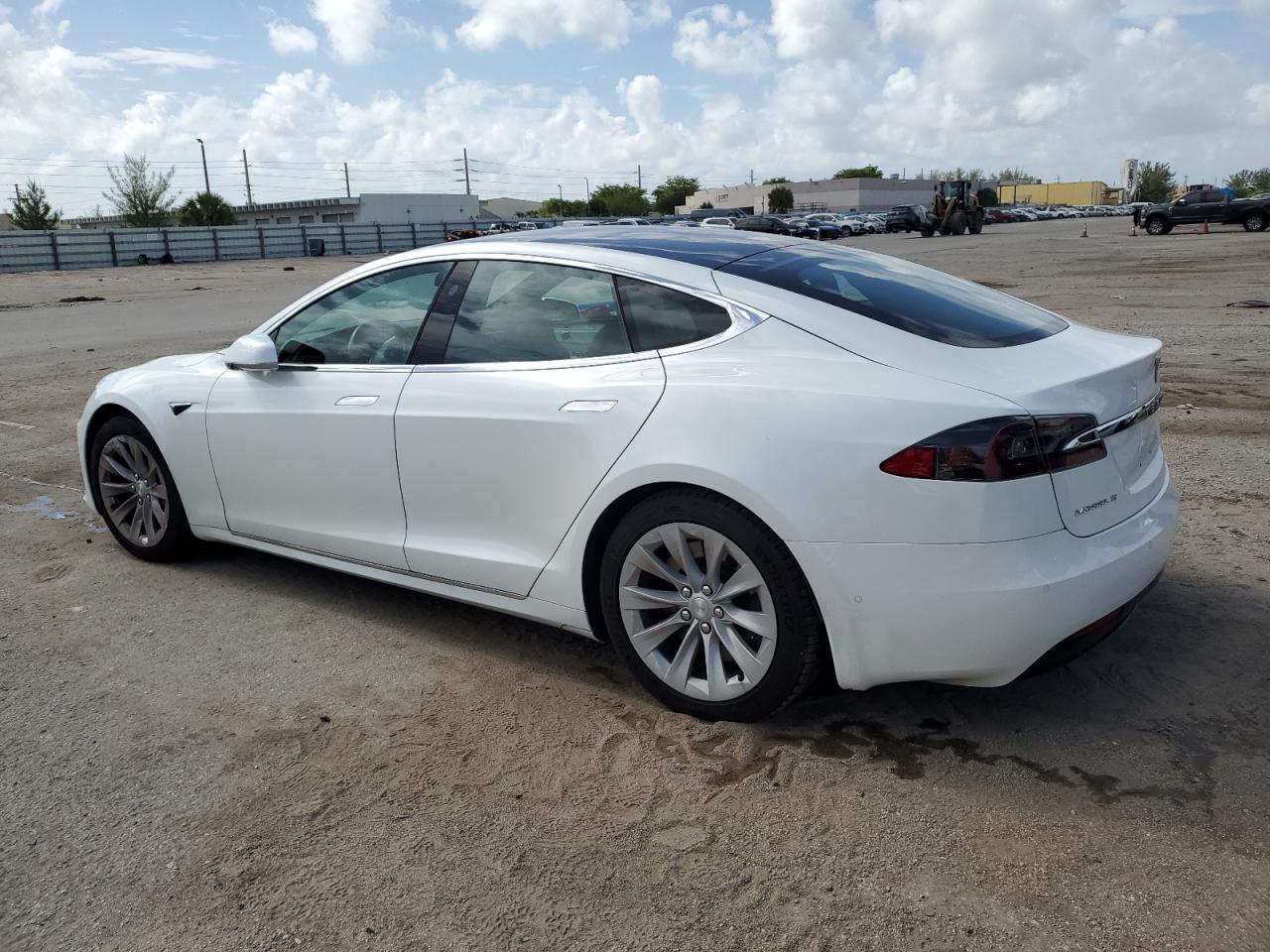 5YJSA1E25JF243828 2018 Tesla Model S