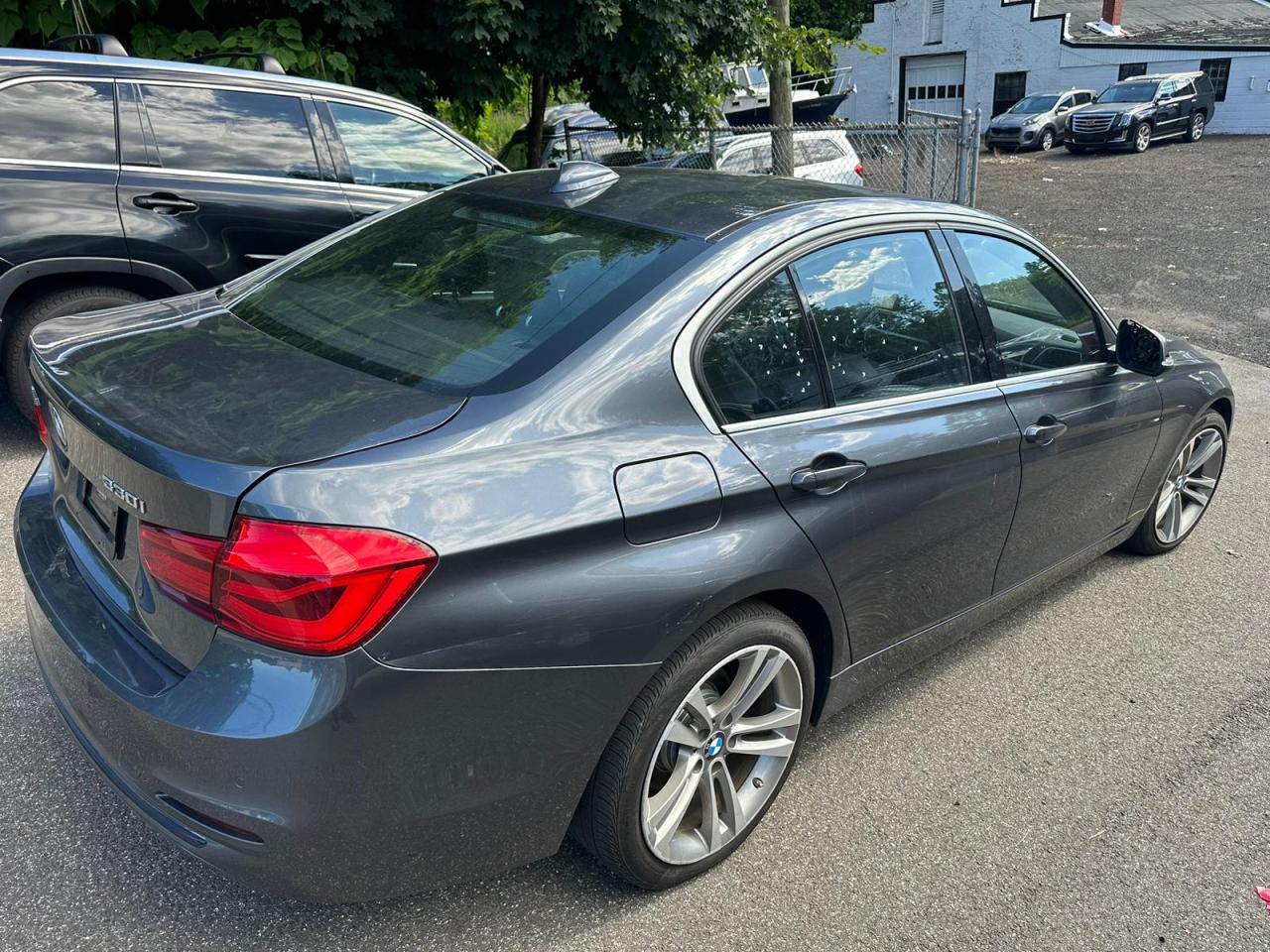 2017 BMW 330 Xi vin: WBA8D9C31HA005406