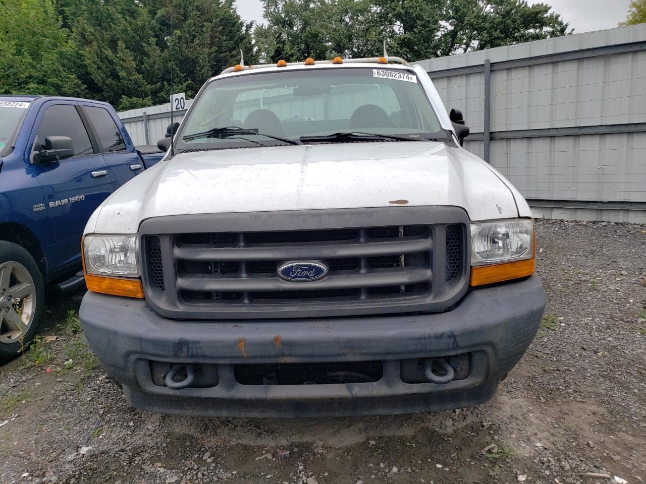 Lot #2972176129 2001 FORD F350 SRW S