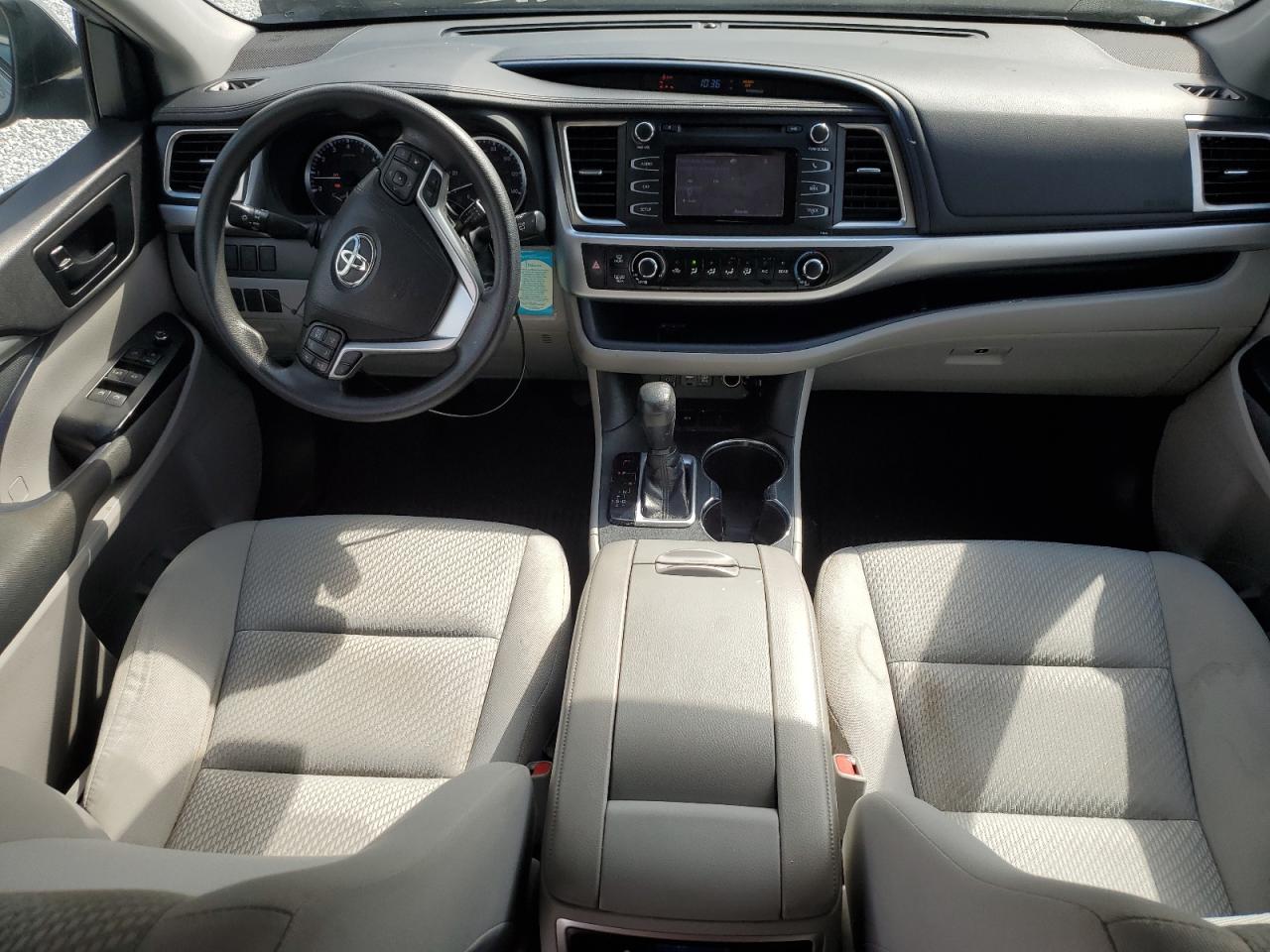 5TDZARFH1KS055109 2019 Toyota Highlander Le