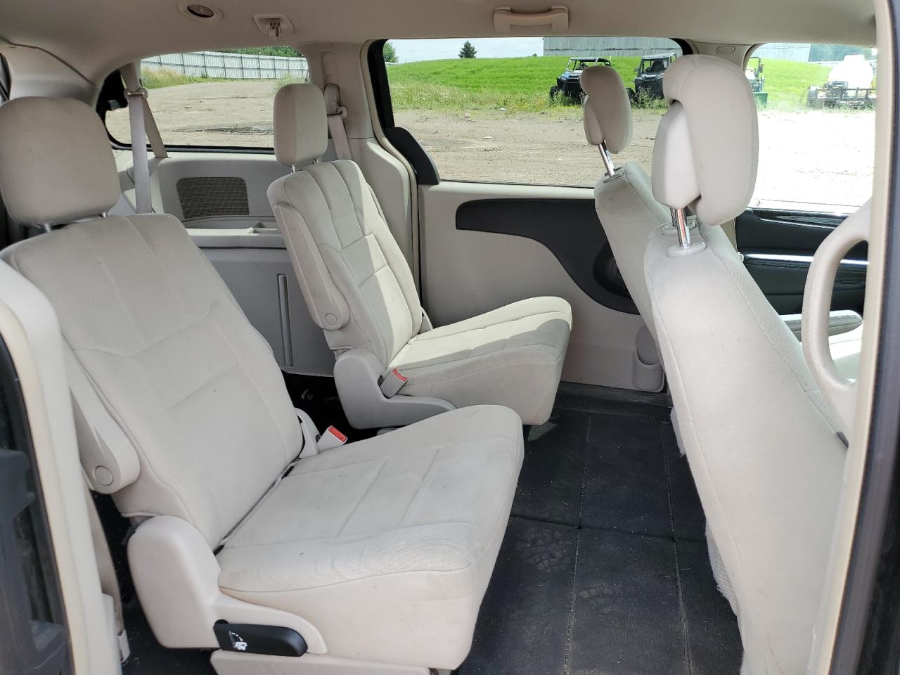 2A4RR5DG4BR605174 2011 Chrysler Town & Country Touring