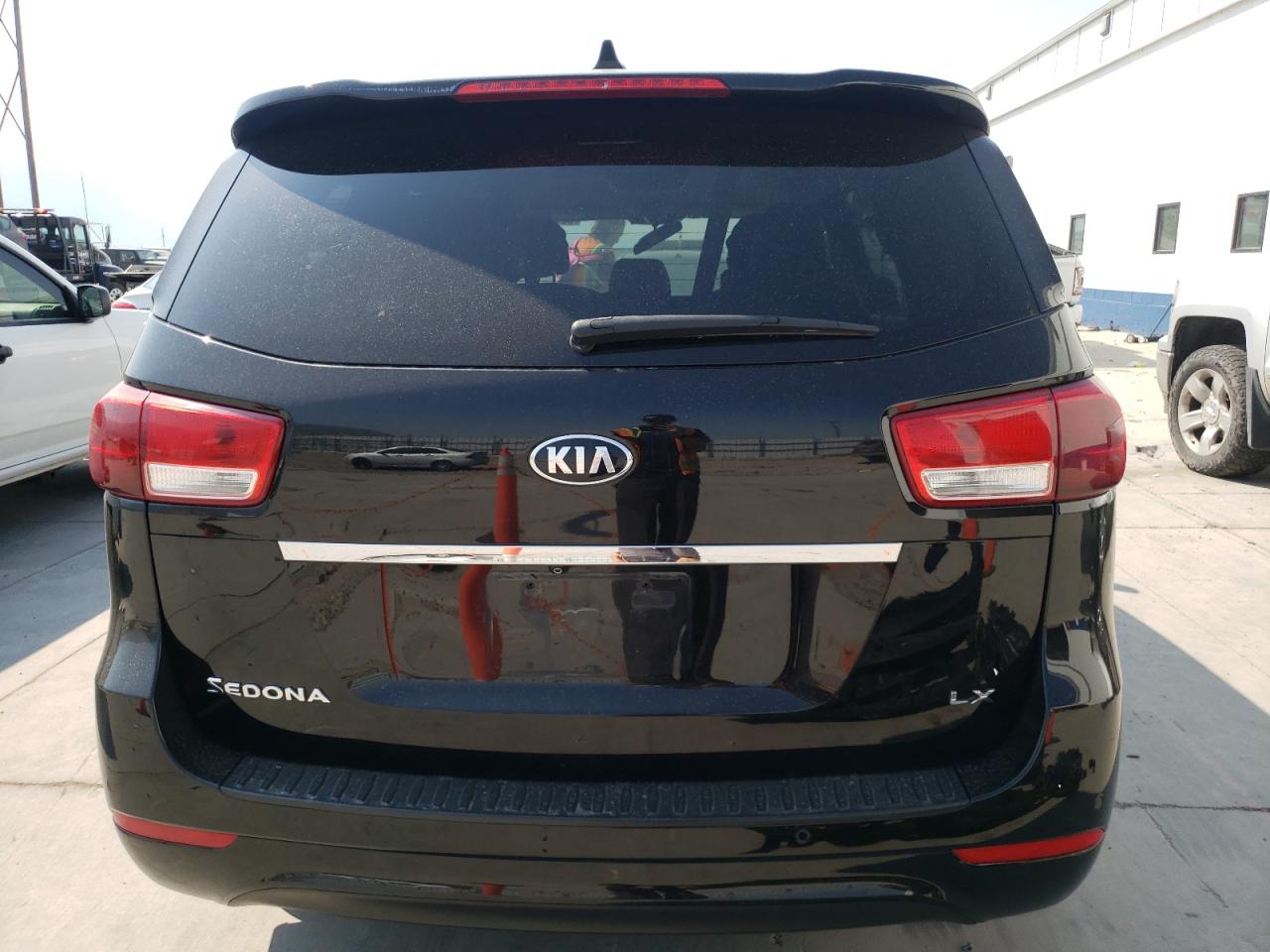 KNDMB5C14H6337096 2017 Kia Sedona Lx