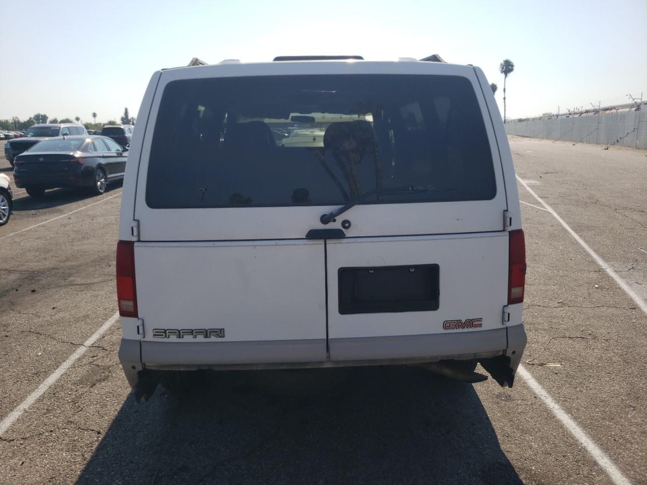 1GKDM19WXWB512790 1998 GMC Safari Xt
