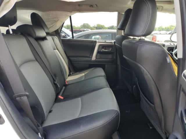 2018 TOYOTA 4RUNNER SR - JTEBU5JR8J5539974