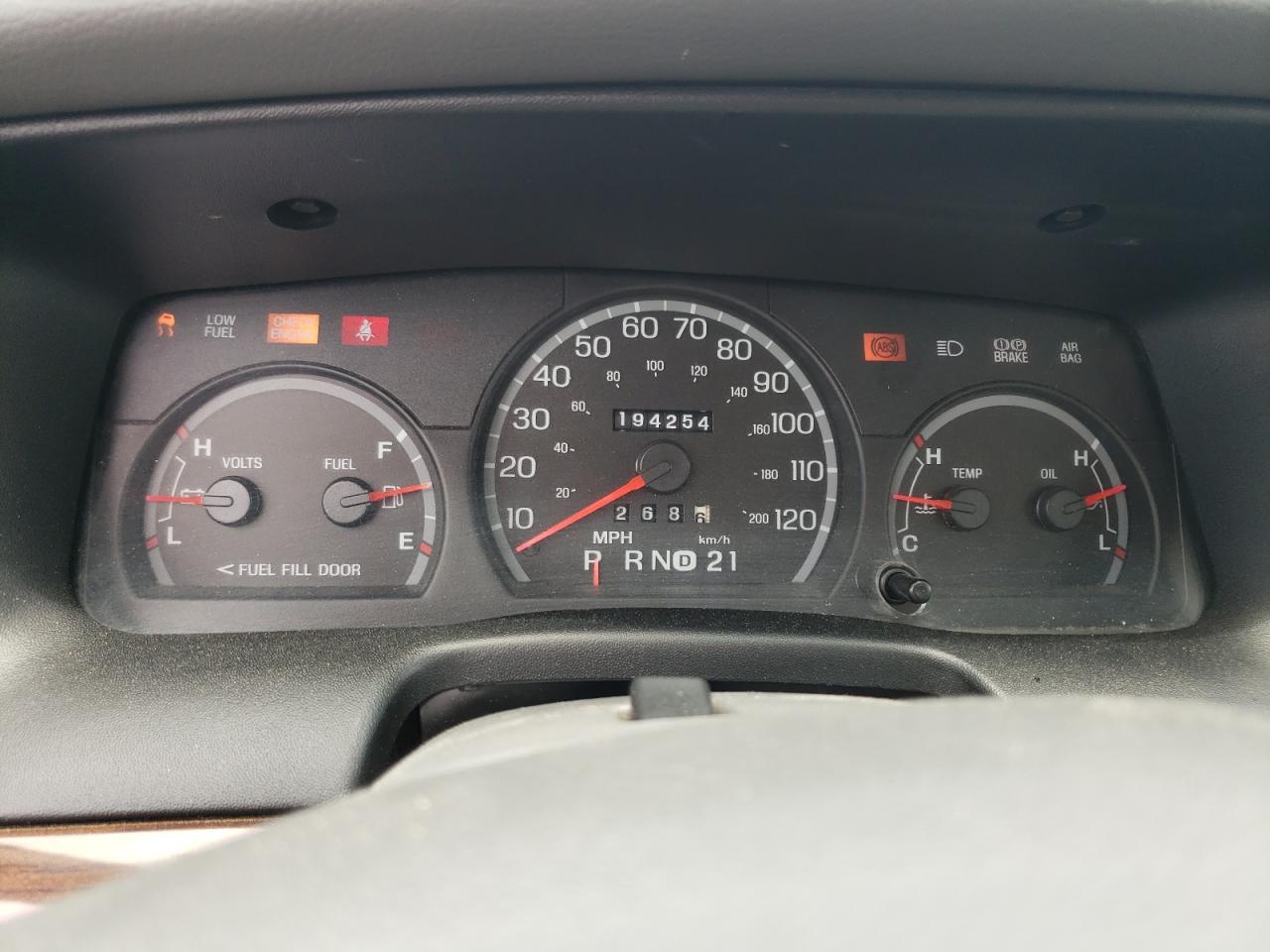 2FAFP74W45X130228 2005 Ford Crown Victoria Lx