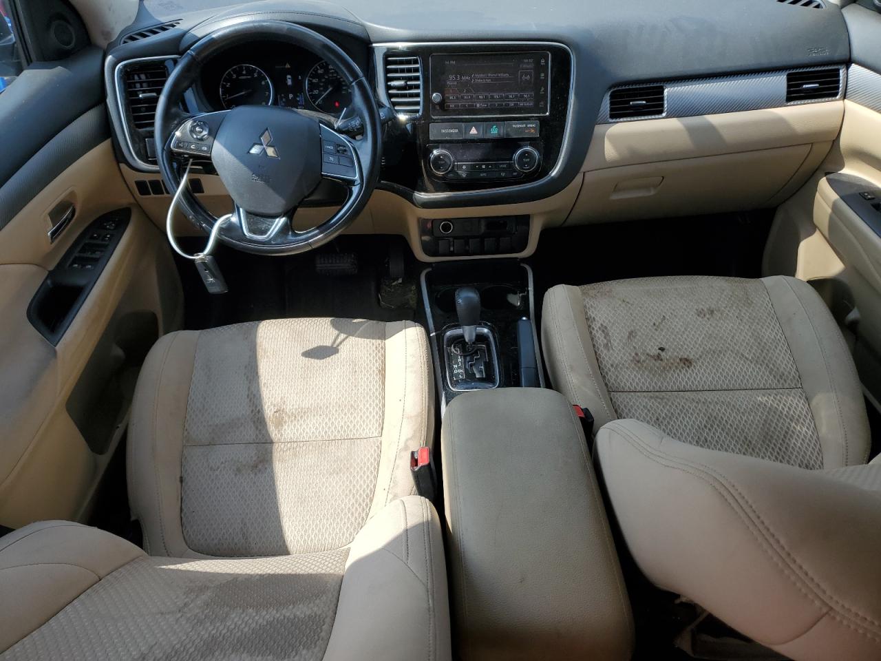 JA4AD3A34HZ036844 2017 Mitsubishi Outlander Se