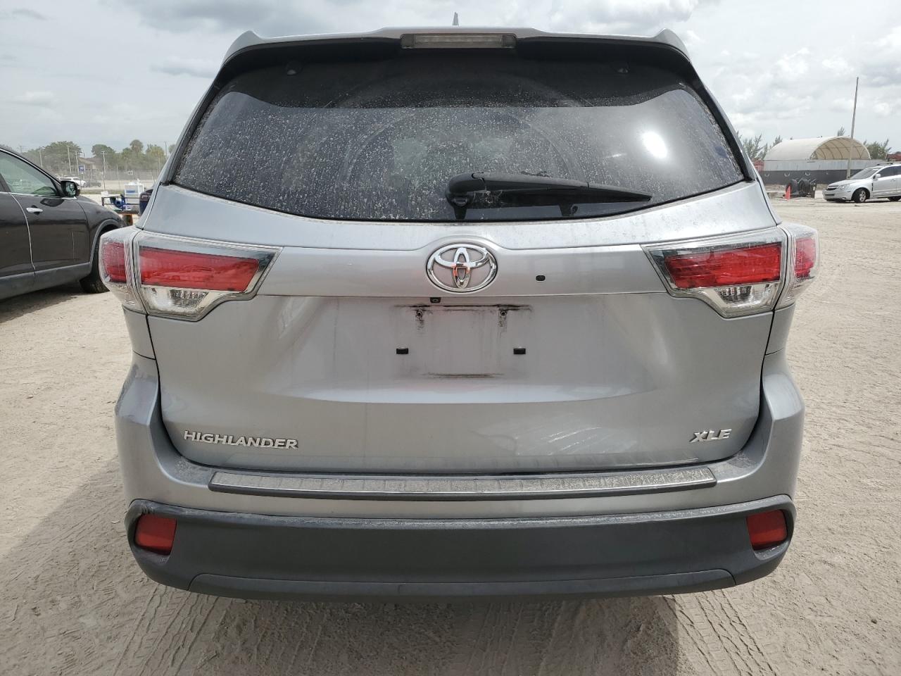 5TDKKRFH4FS105618 2015 Toyota Highlander Xle