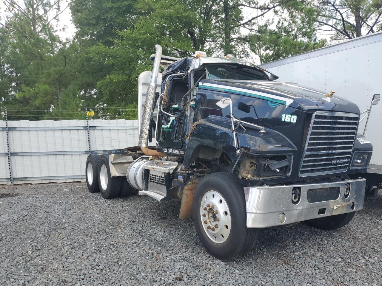  Salvage Mack Pinnacle