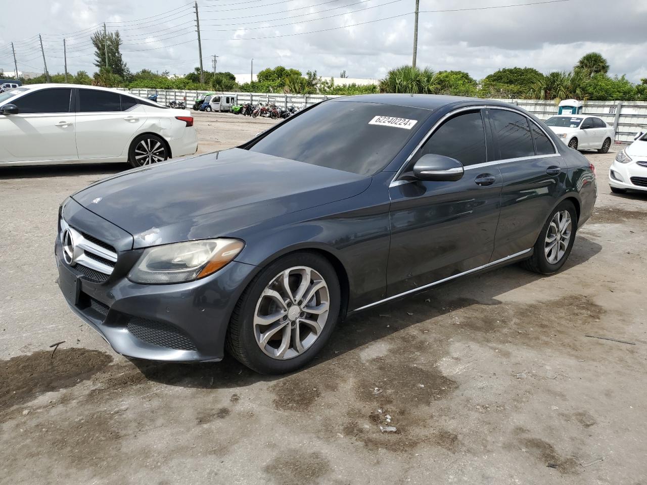 2015 Mercedes-Benz C 300 vin: 55SWF4JB4FU093081