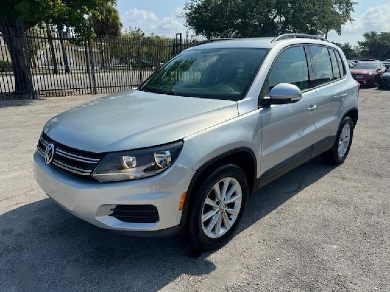 2015 Volkswagen Tiguan S vin: WVGAV7AX2FW591945