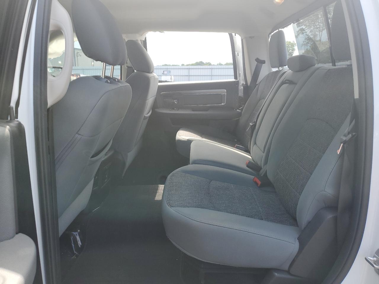 3C6RR7LT3HG637605 2017 Ram 1500 Slt