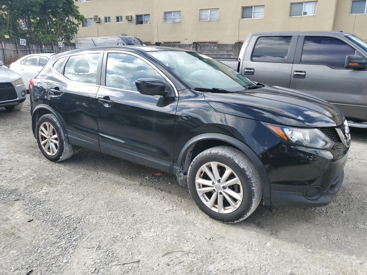 2017 Nissan Rogue Sport S vin: JN1BJ1CR9HW129016