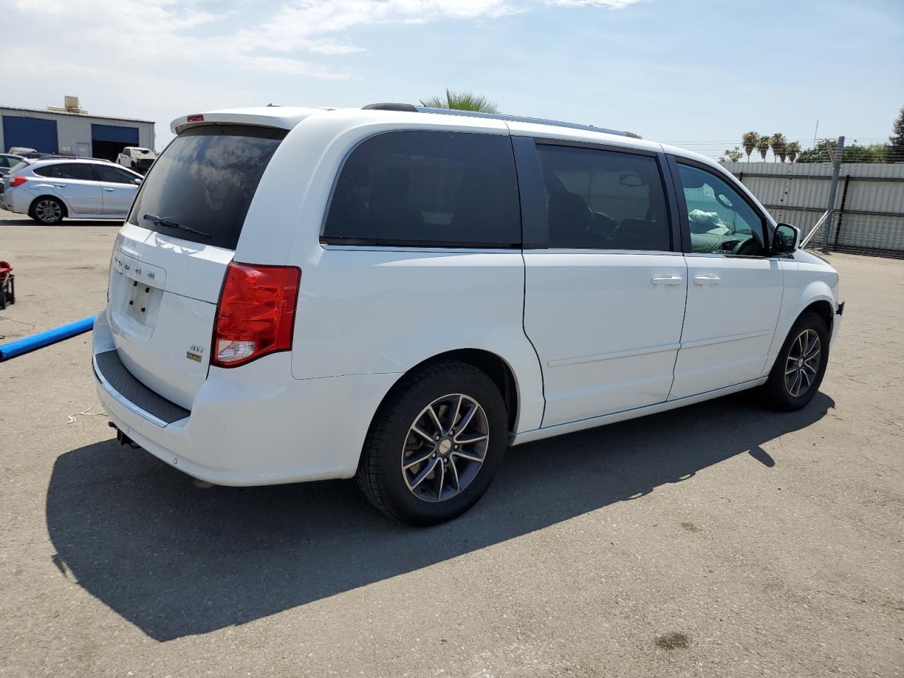 2017 Dodge Grand Caravan Sxt vin: 2C4RDGCG1HR705890