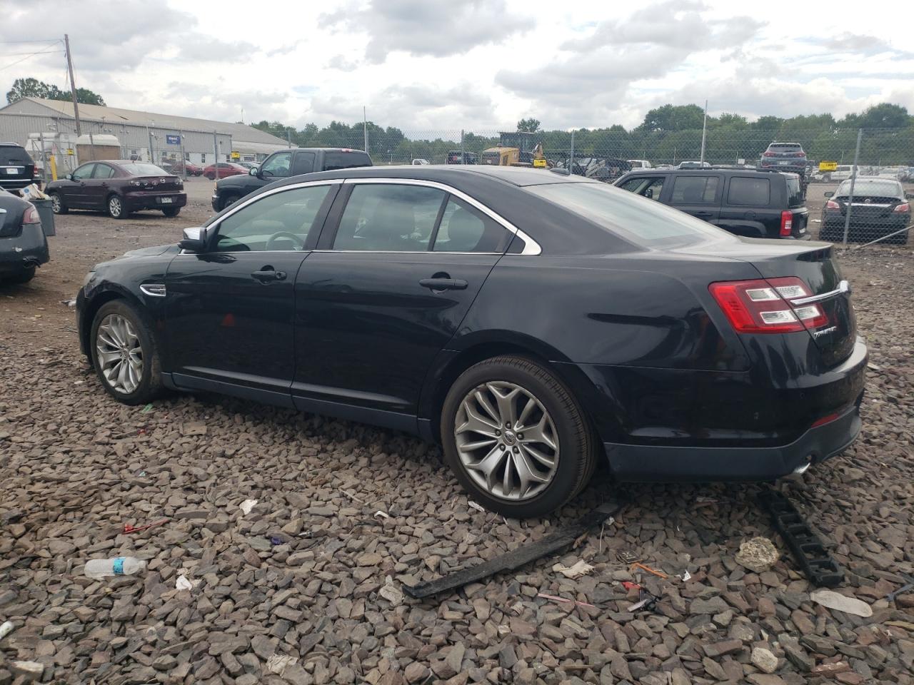 Lot #2989045555 2014 FORD TAURUS LIM