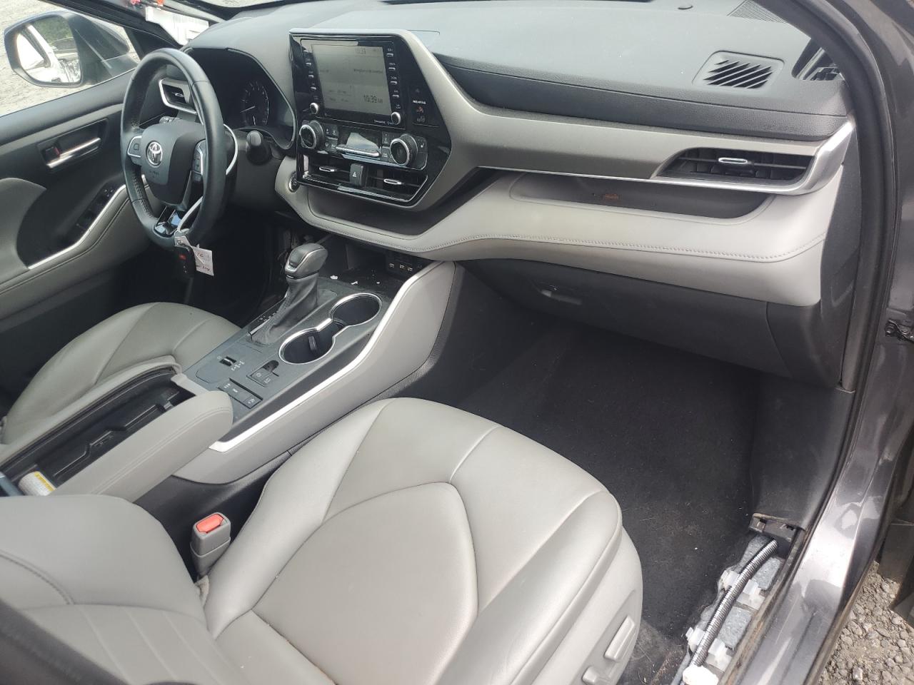 5TDGZRAH1MS033895 2021 Toyota Highlander Xle