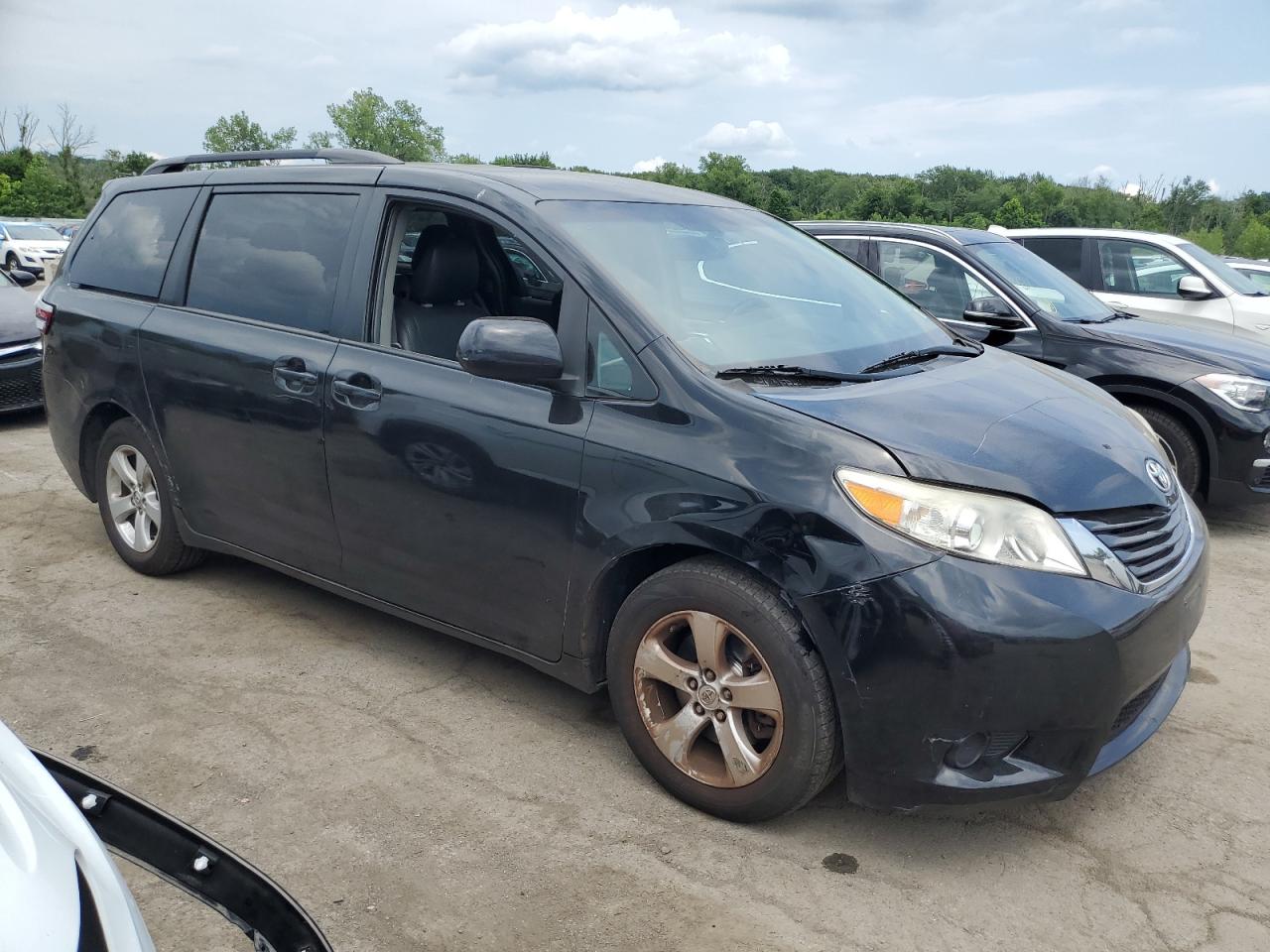 2016 Toyota Sienna Le vin: 5TDKK3DC6GS750714