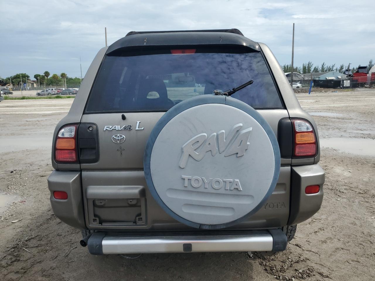 JT3GP10V5Y7076381 2000 Toyota Rav4