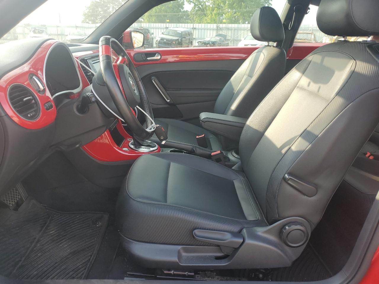 3VWJD7ATXJM728687 2018 Volkswagen Beetle Se