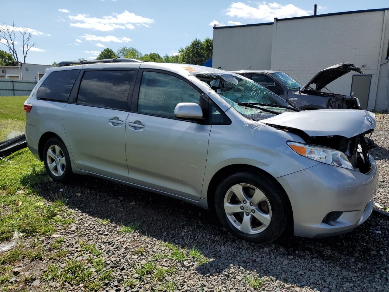 2016 Toyota Sienna Le vin: 5TDKK3DC0GS727610