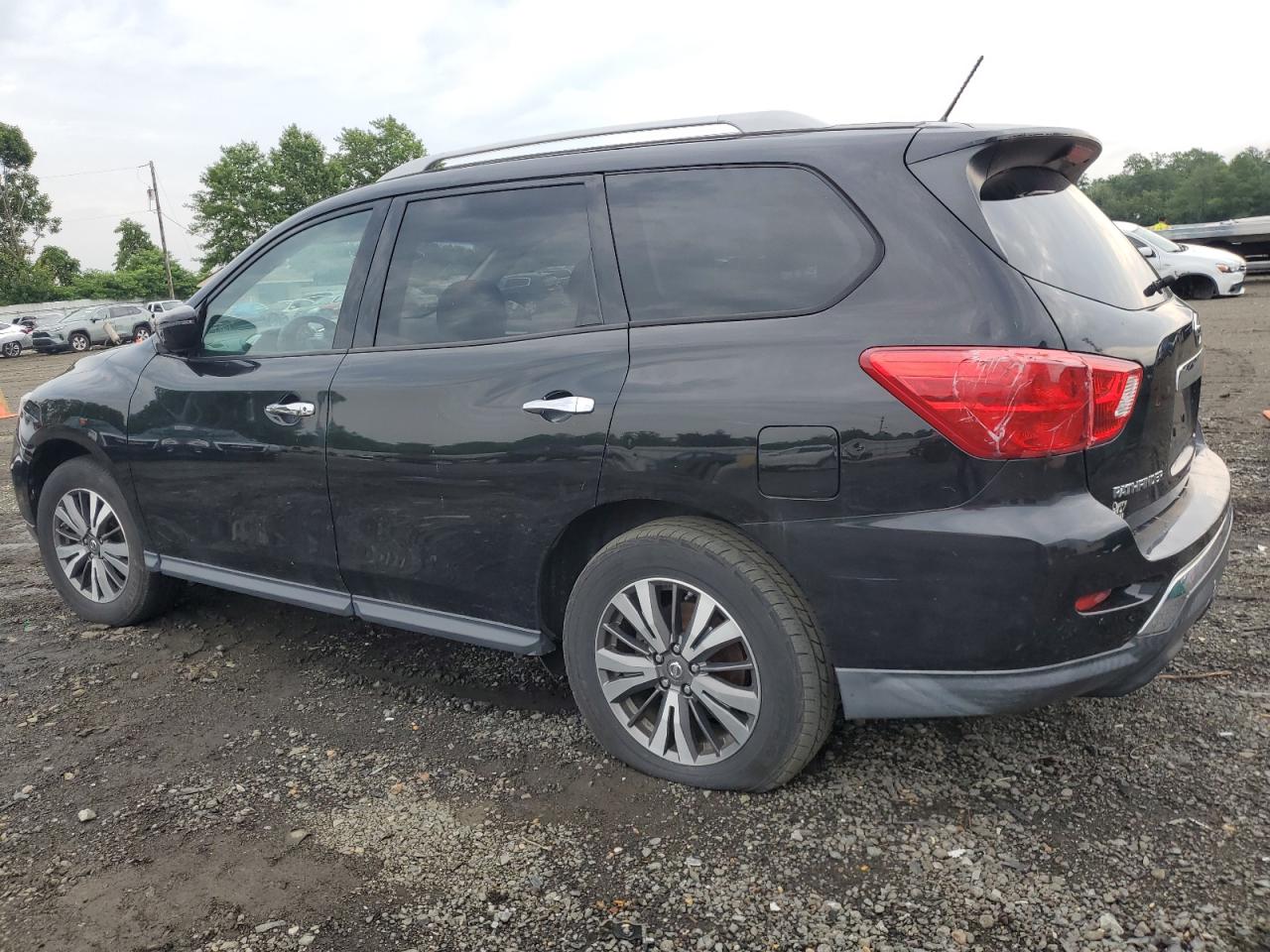 2017 Nissan Pathfinder S vin: 5N1DR2MM7HC673373