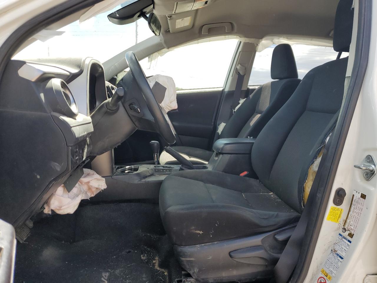 JTMBFREV1HJ704729 2017 Toyota Rav4 Le