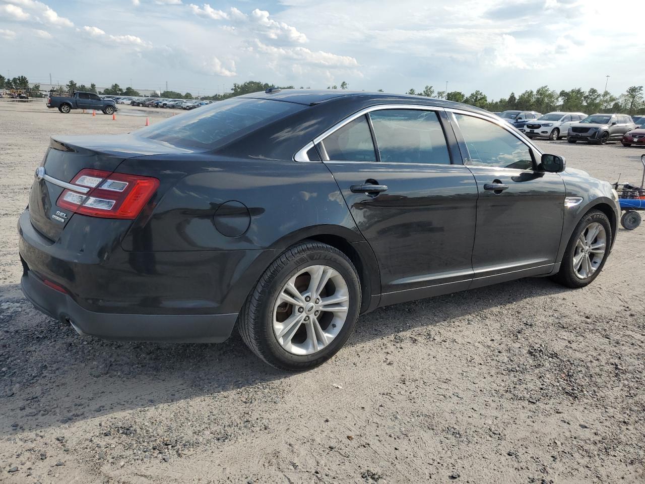 Lot #2770923415 2015 FORD TAURUS SEL