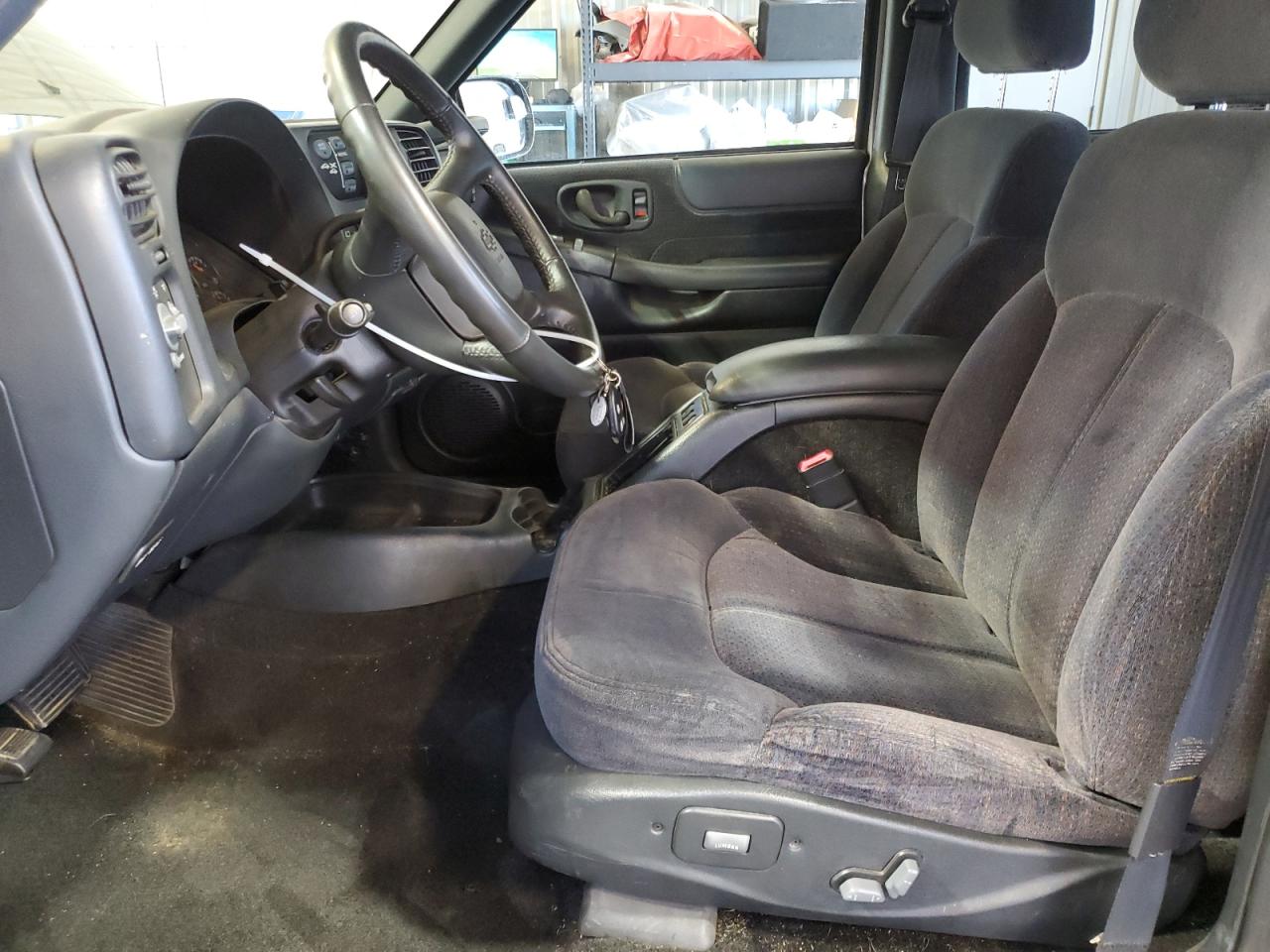 1GNDT13W51K227387 2001 Chevrolet Blazer