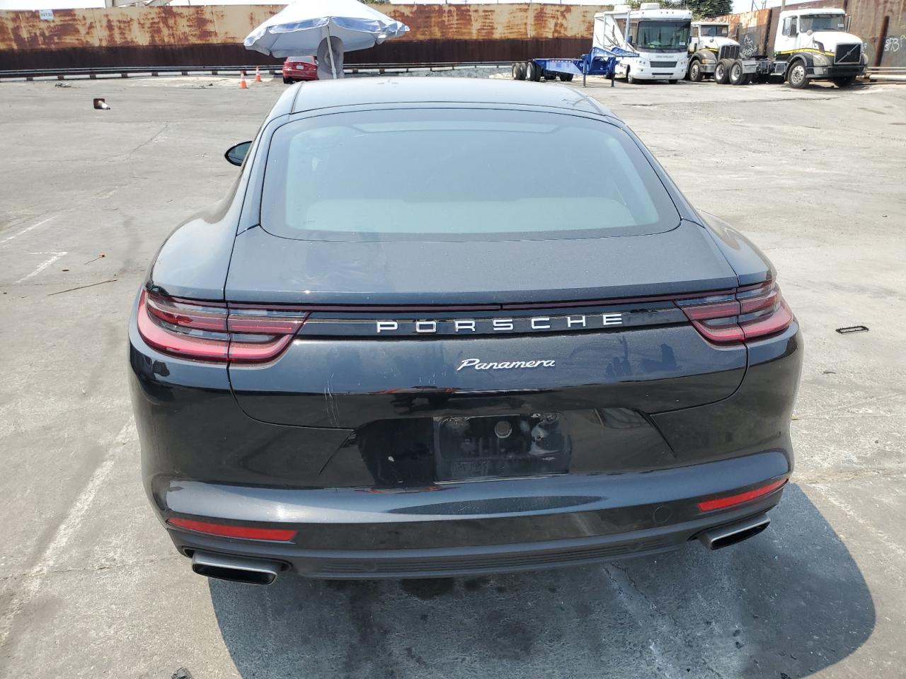 WP0AA2A76JL104064 2018 Porsche Panamera 4