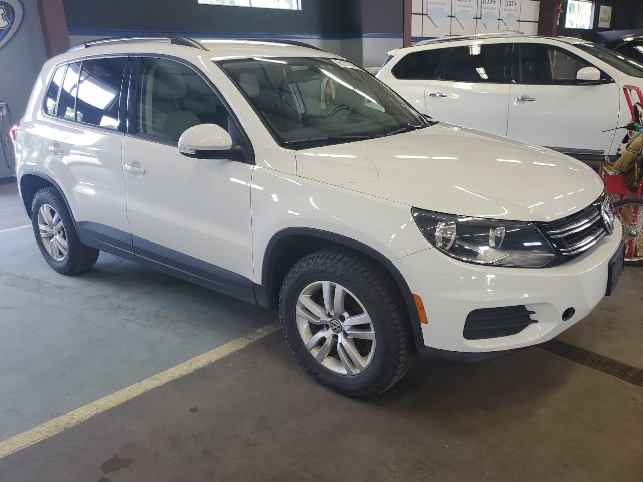 2017 Volkswagen Tiguan S vin: WVGBV7AX1HK005931